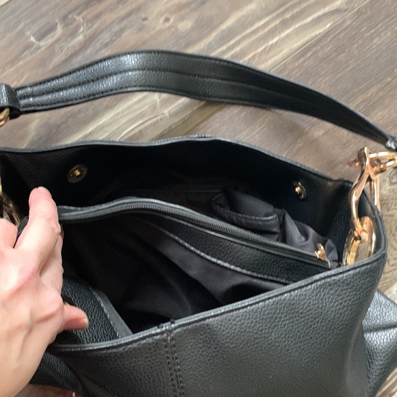 Marshallβs leather Shoulder Bag - Picture 9 of 13